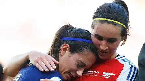 AC米兰四连胜遇那不勒斯不败挑战：焦点对决，积分榜关键战